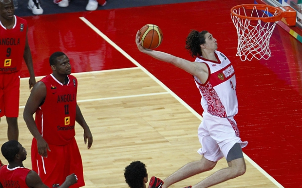 Русия премаза Ангола за място в полуфиналите на олимпийската квалификация по баскетбол