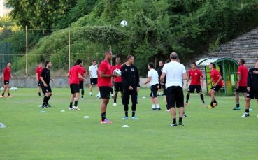 СНИМКИ: Христо Бонев и Коко Динев гледат тренировката на Локо Пд в Ловеч