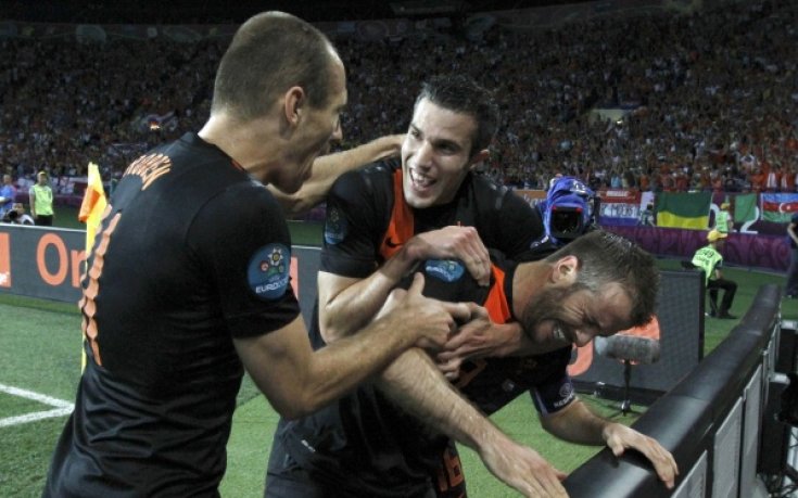 Арсенал отхвърли офертата на Юнайтед за Ван Перси