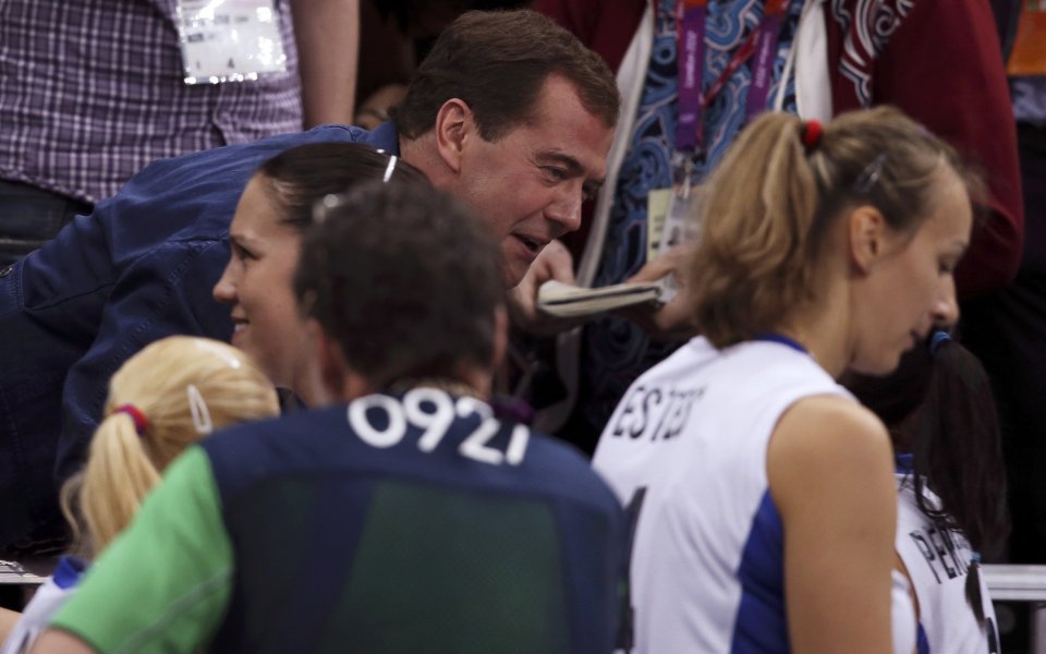 Медведев бе сред зрителите на волейболния мач между Русия и Великобритания