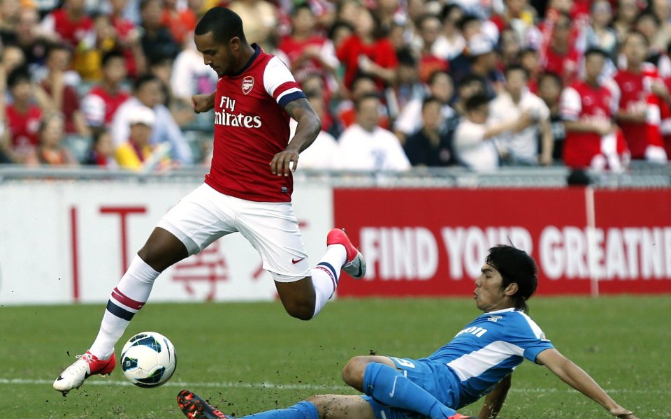 ВИДЕО: Турнето на Арсенал в Азия завърши с хикс в Хонг Конг