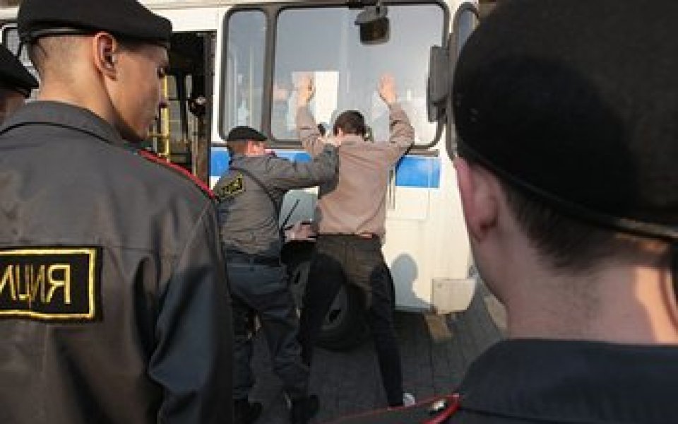 Фенове се млатиха на московска гара, преди градското дерби