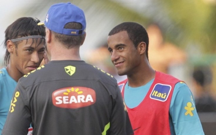 ПСЖ бие Юнайтед и Интер за Моура?