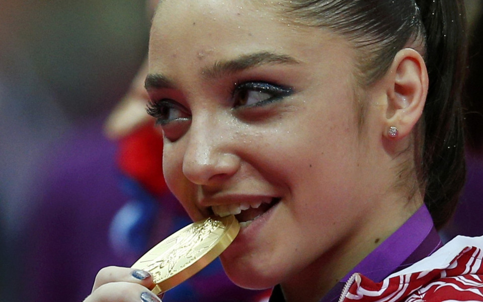Алия Мустафина с олимпийска титла на смесена успоредка