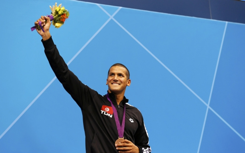 Тунизиец ще стане първият олимпиец, плувал в басейн и в открити води