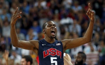 СНИМКИ: Космически забивки и дъжд от тройки пратиха САЩ на финал