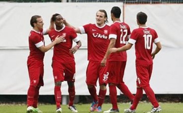 Ники Михайлов и Твенте започнаха сезона с Холандия с победа