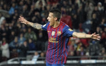 Тейо остава в Барса, подновява договора си