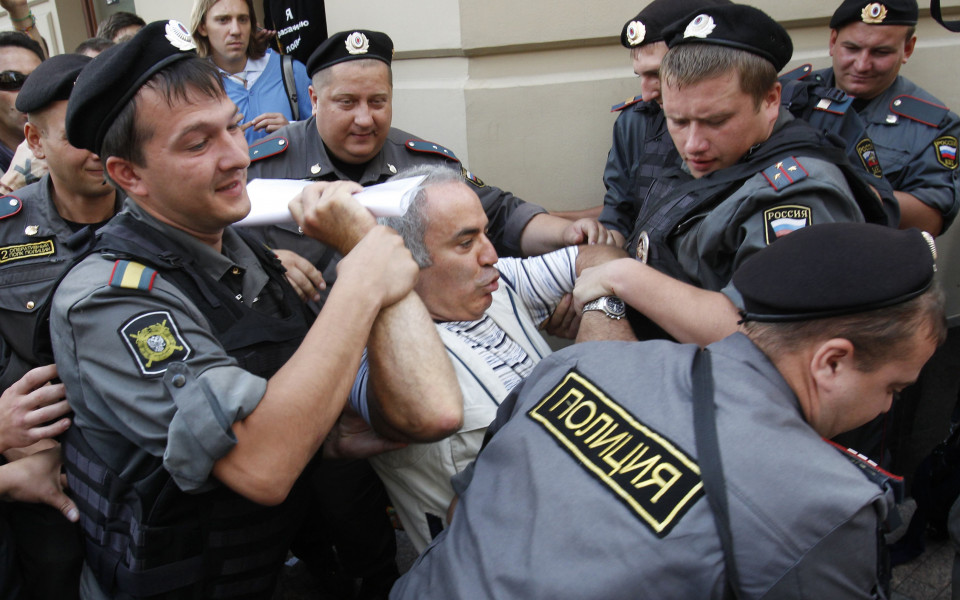 Московската полиция се оправда: Каспаров ухапа наш сътрудник