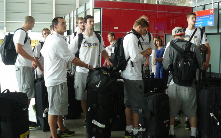 СНИМКИ: Германия пристигна в София, бяга от ролята на фаворит