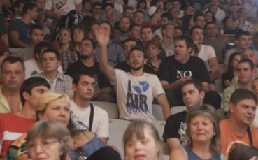 ВИДЕО: Мартин от „Под прикритие“ вика за баскетнационалите