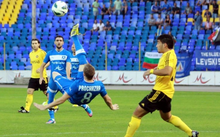 Левски набляга на статичните положения преди мача с Монтана