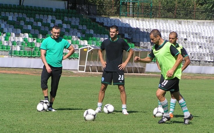 Капитанов в групата на Черно море срещу Левски