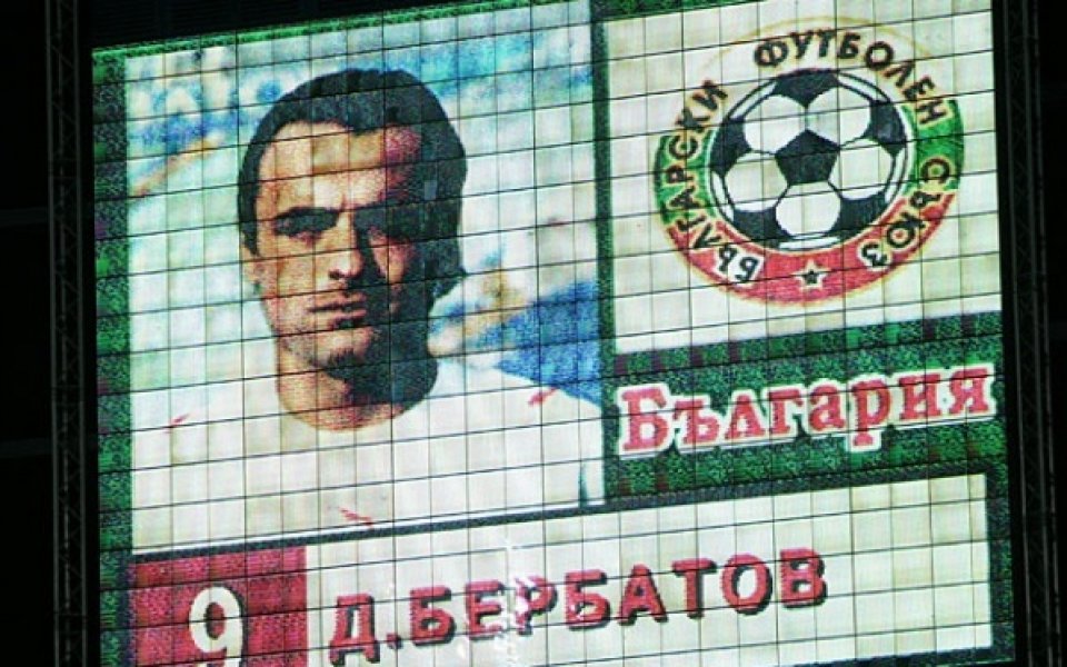 Любо Пенев изпрати повиквателна на Бербатов за националния отбор