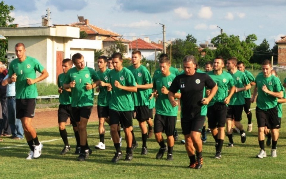 Нефтохимик тренира без четирима за Пирин Разлог