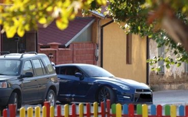 Звезда на Лудогорец се нанесе в кметска къща, впечатлява с нова спортна кола