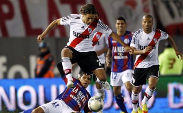 Нови ексцесии в Аржентина, фенове на Ривър Плейт прекъснаха мач