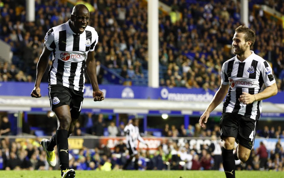 ВИДЕО: Съдия и Нюкасъл спряха Евертън за тройката