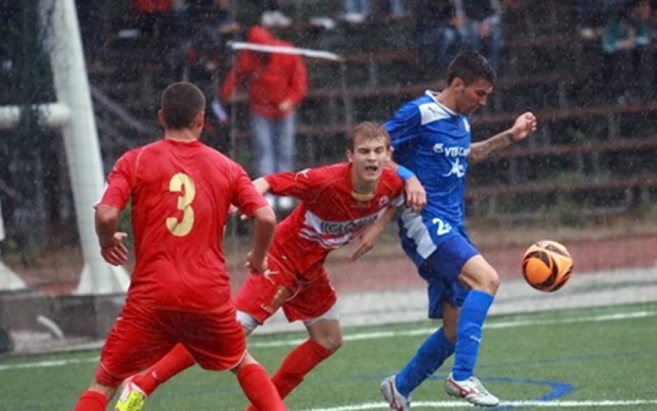 Пейките на Левски и ЦСКА при юношите опустяха - по три мача наказание за Гиби и Трактора