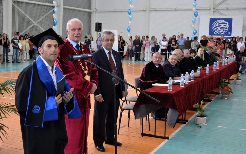 Йордан Йовчев получи диплома за завършена бакалавърска степен в НСА