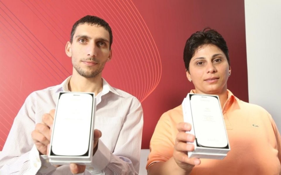 Наградиха Стела Енева и Радослав Златанов с гравирани смартфони