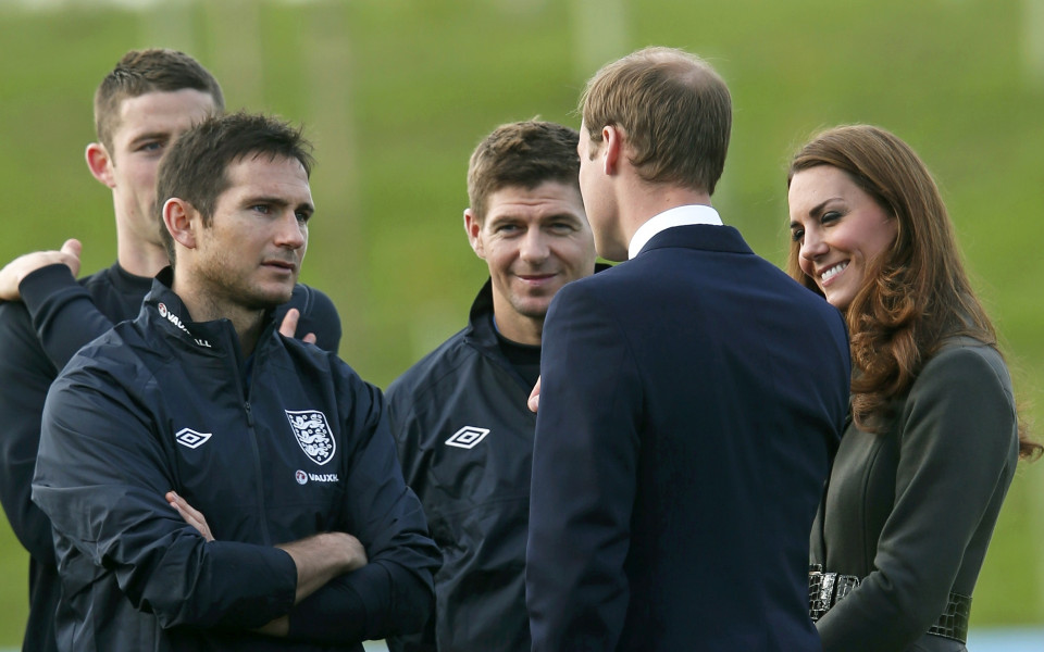 СНИМКИ: Очарователната Кейт и принц Уилям при английските национали