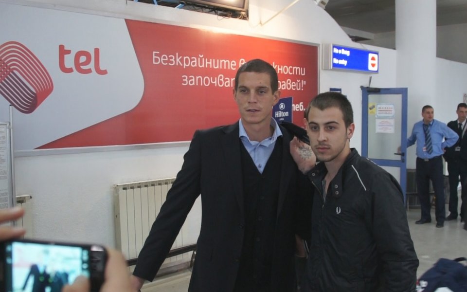 ВИДЕО и СНИМКИ: Приказни герои и Мис национален отбор посрещнаха датчаните