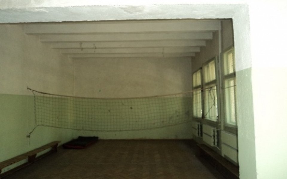 Община Бургас дава пари за спортните бази в училище, в Пловдив - нямало начин