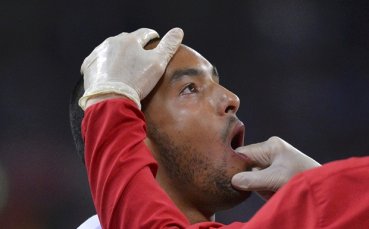 Уолкът под въпрос за мача срещу Полша