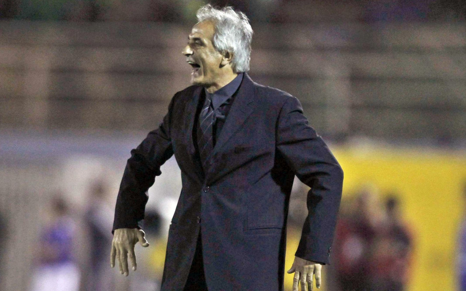 ВИДЕО: Който може, го може – 60-годишният Халилходжич обра овациите в Алжир