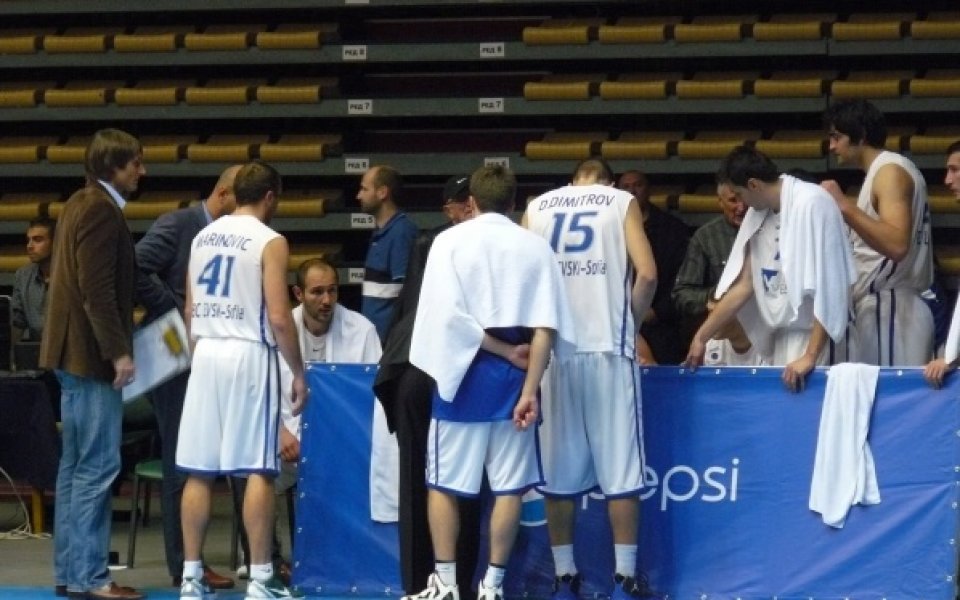 Левски приема Балкан при мъжете, Дунав чака „сините” при жените