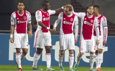 ВИДЕО: С човек по-малко Аякс не издържа срещу Фейенорд в холандското дерби