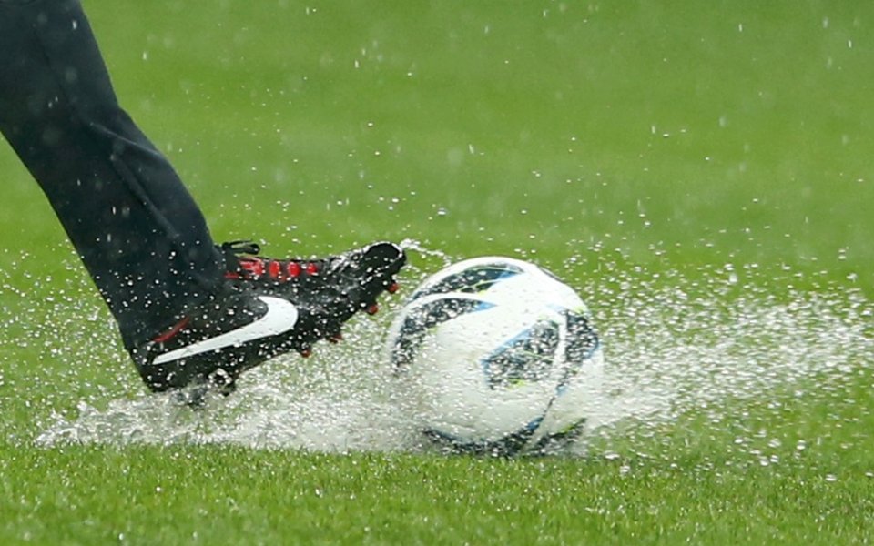 Отложиха мач във Франция