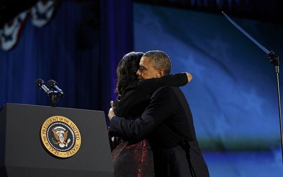Прегръдката на Барак и Мишел Обама чупи рекорди по 