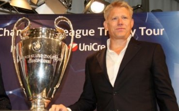 Петер Шмайхел идва отново в София