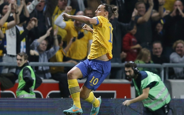 ВИДЕО: Феноменален Ибрахимович разкова Англия в юбилеен мач за Стиви Джи