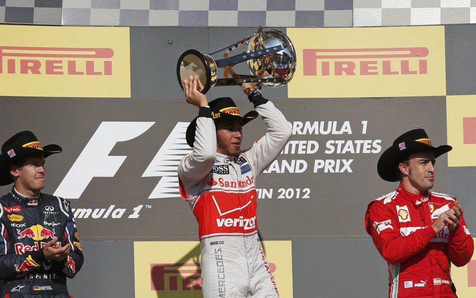 Хамилтън победи в САЩ напук на сметките, титлата се решава в Бразилия