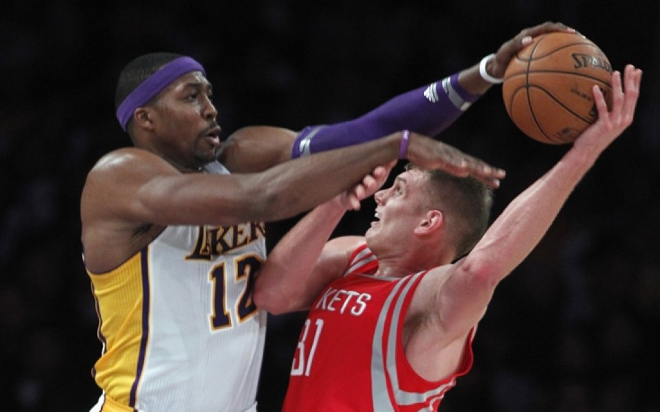 Лейкърс би Хюстън