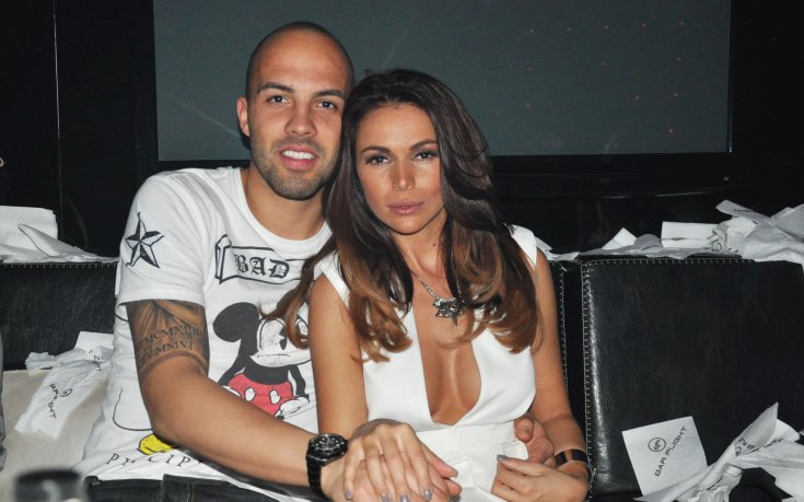 СНИМКИ: 1001 рози от Ники Михайлов за Алисия