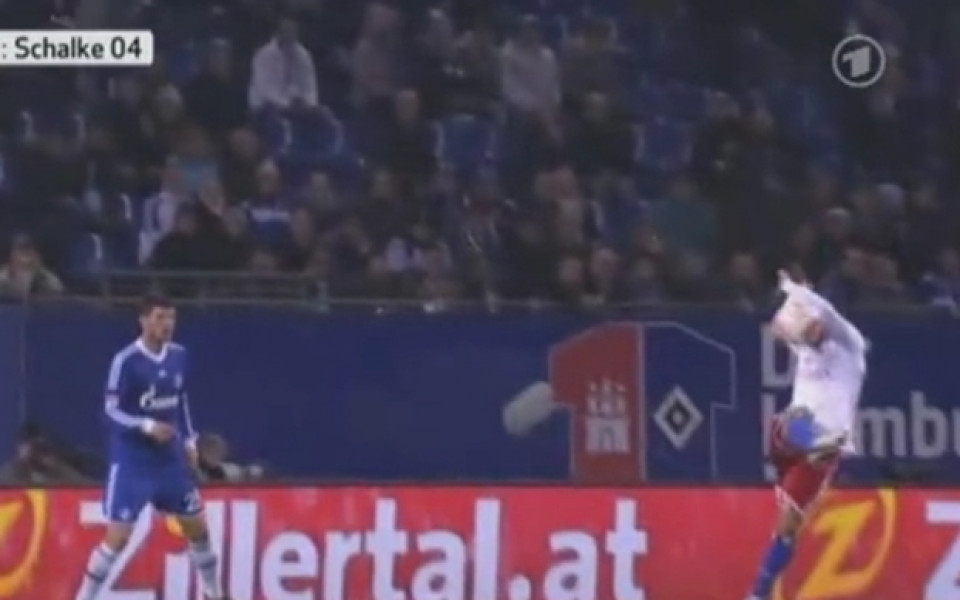 Объркаха съдиите с тълкувания, а те побъркаха футбола (ВИДЕО)