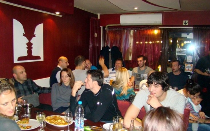 Вили Вуцов, Тити Папазов и баскетболният Левски на вечеря в пицария Джовани