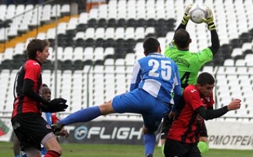 Локо София се пробуди в снега, нанесе първа загуба на Черноморец от септември