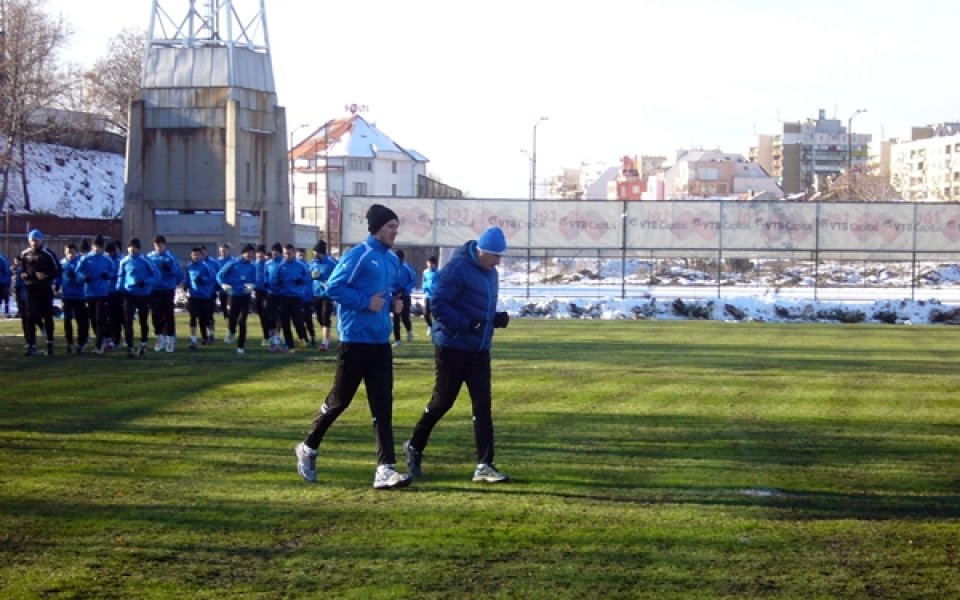 Везалов започна да тича, асистентите тренират Левски