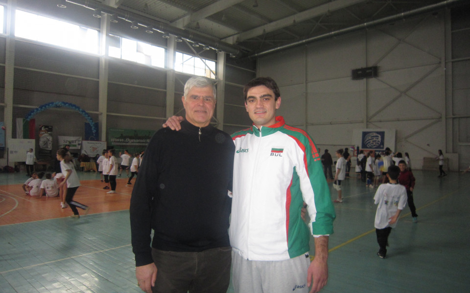 Димитър Златанов откри детски волейболен турнир