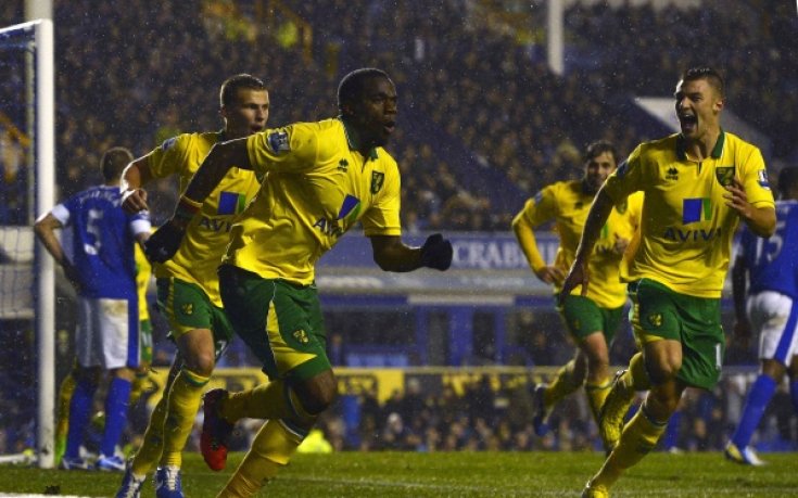 Фен на Суонси бе задържан от полицията по обвинение в расизъм