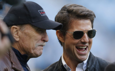 СНИМКИ: Том Круз и Робърт Дювал гледат Сити – Юнайтед