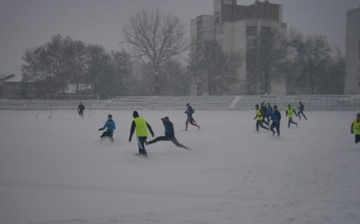 Снегът в Кюстендил провали треньорски изпит на Илиян Стоянов