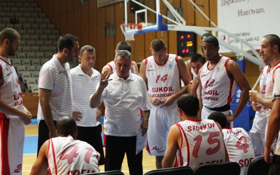 Докузовски: Искам играчите да си оставят сърцата на терена