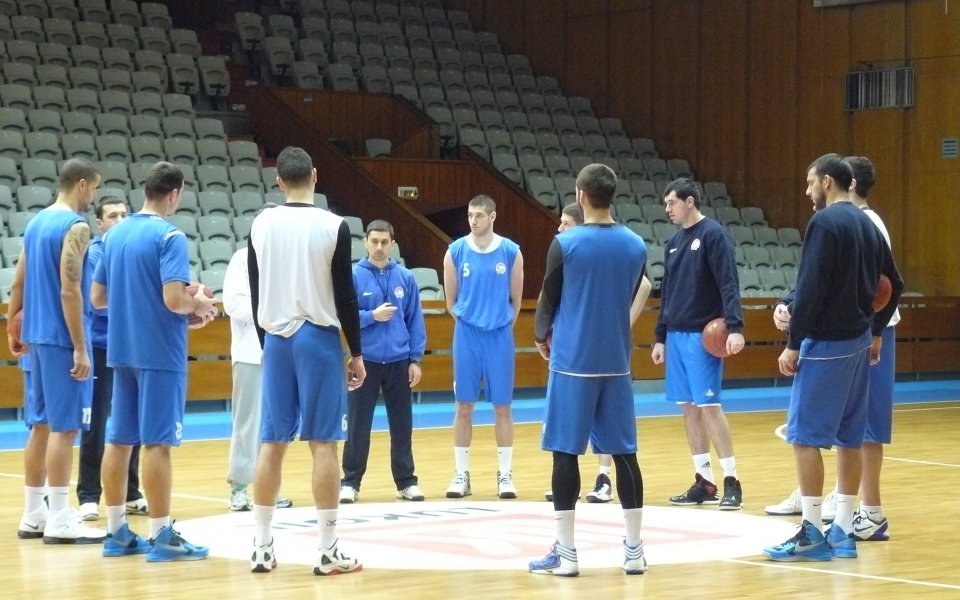 От лагера на Будучност: Ще сме доволни и на загуба с 2 точки, бъдещето е на Павлин Иванов