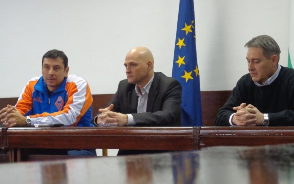 Представиха Ники Желязков като новия треньор на Виктория